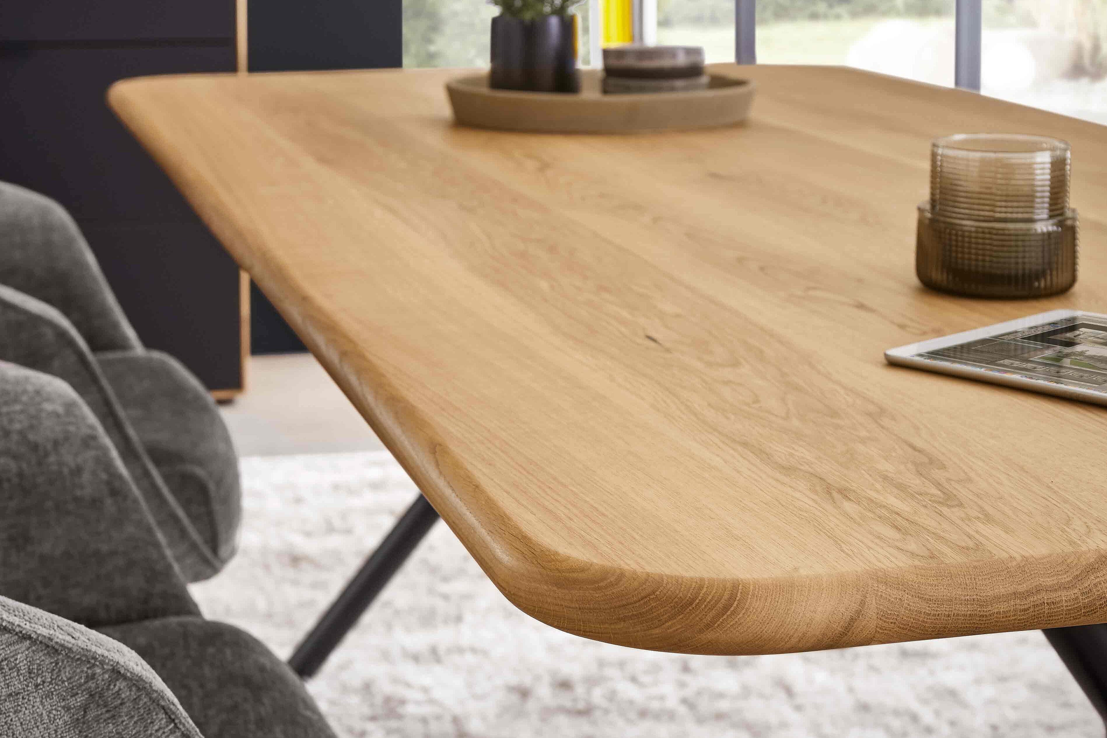 Calgory | Gerundete Tischkante und softes Tischprofil